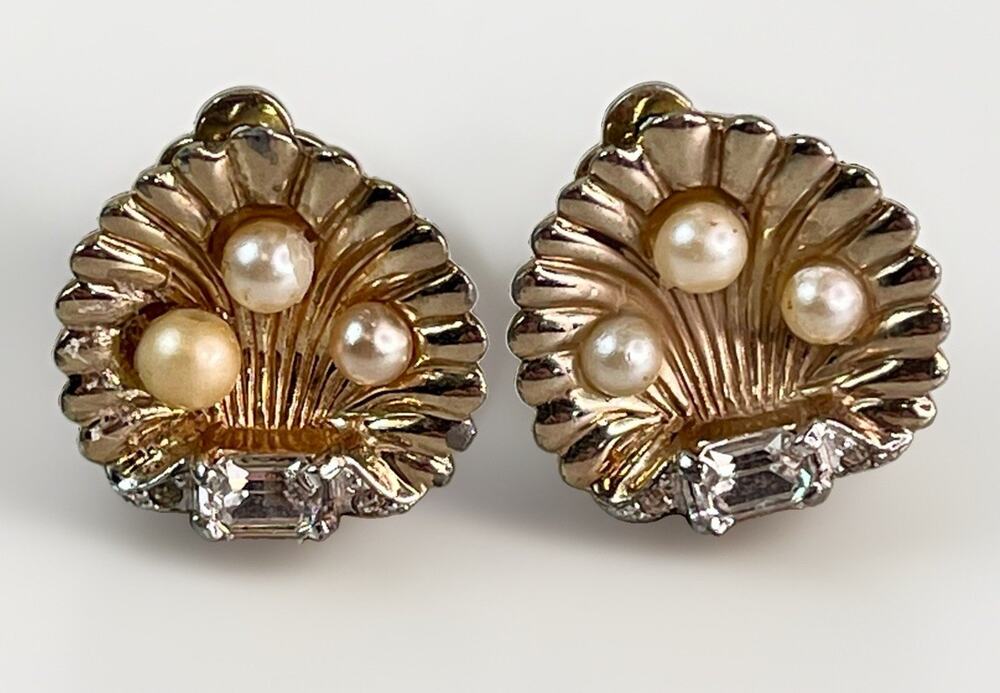 Vintage 1950s JAMAZ Goldtone Faux-Pearl & Clear Rhinestone Shell Clip Earrings